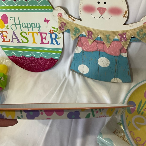 Easter Dinnerware Set & Decor,Platters, Napkins, Plastic Eggs 2 Wall Decorations - Picture 10 of 14